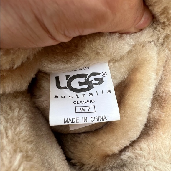 UGG 3 button Bailey pull on boot size W7 - Picture 7 of 11